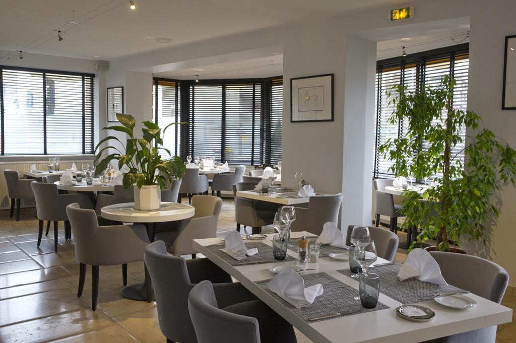 Hotel Restaurant Des Remparts Шомон Экстерьер фото