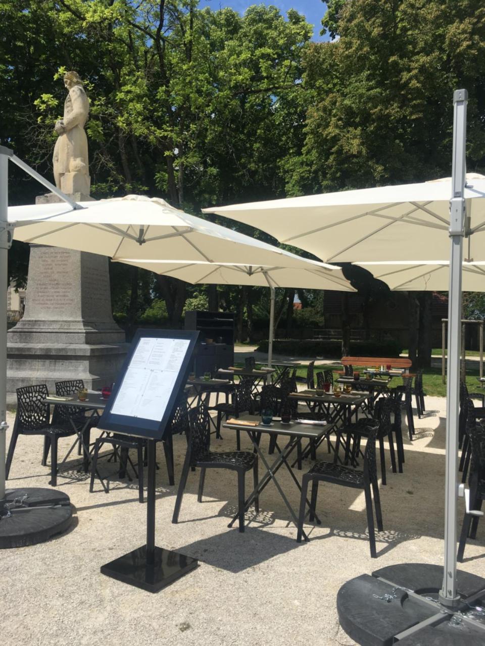 Hotel Restaurant Des Remparts Шомон Экстерьер фото