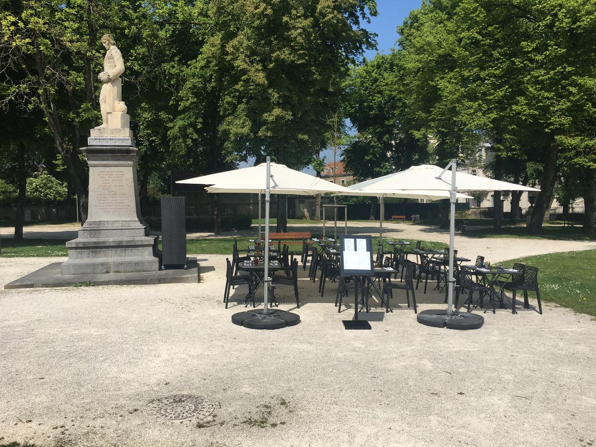 Hotel Restaurant Des Remparts Шомон Экстерьер фото